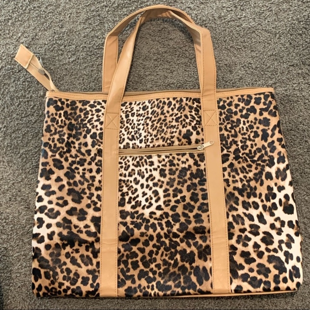 Tilly’s animal print tote w wristlet bag NWT